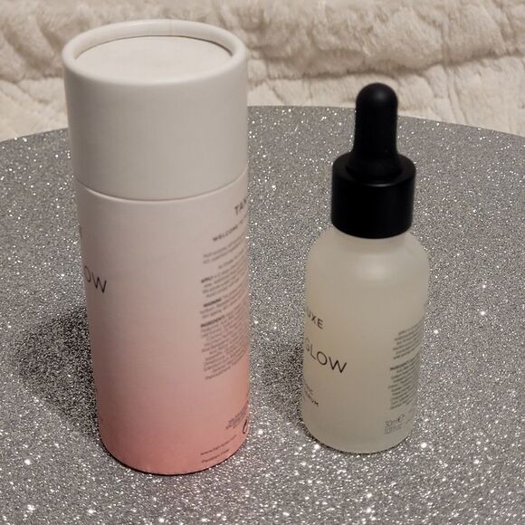 Tan-Luxe Super Glow Hyaluronic Self Tan Serum for a Gradual Tan Face Neck New - Picture 6 of 12